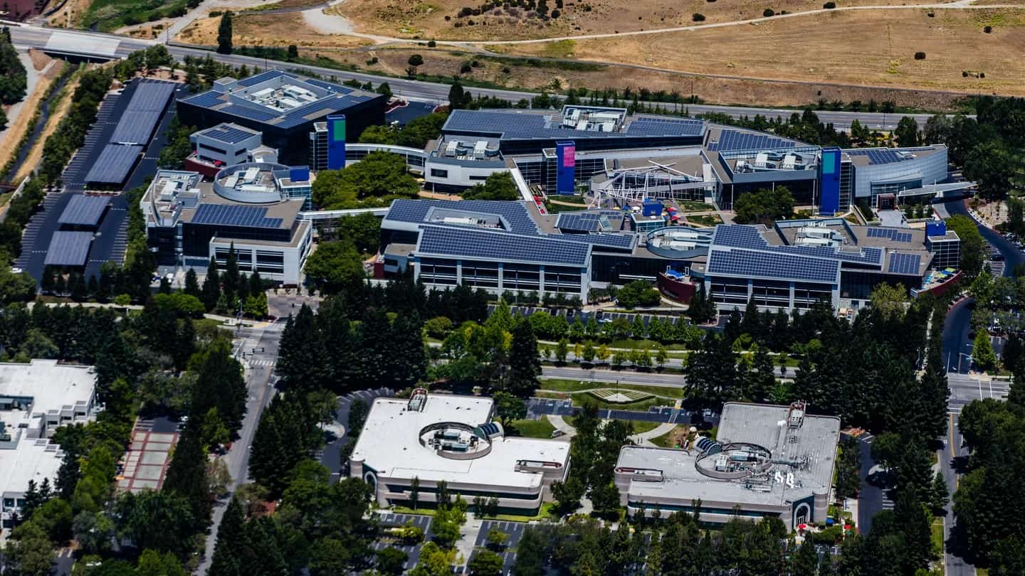 Alphabet cai 8% após queimar US$ 9 bi de caixa; Microsoft sobe com Azure a +48%
