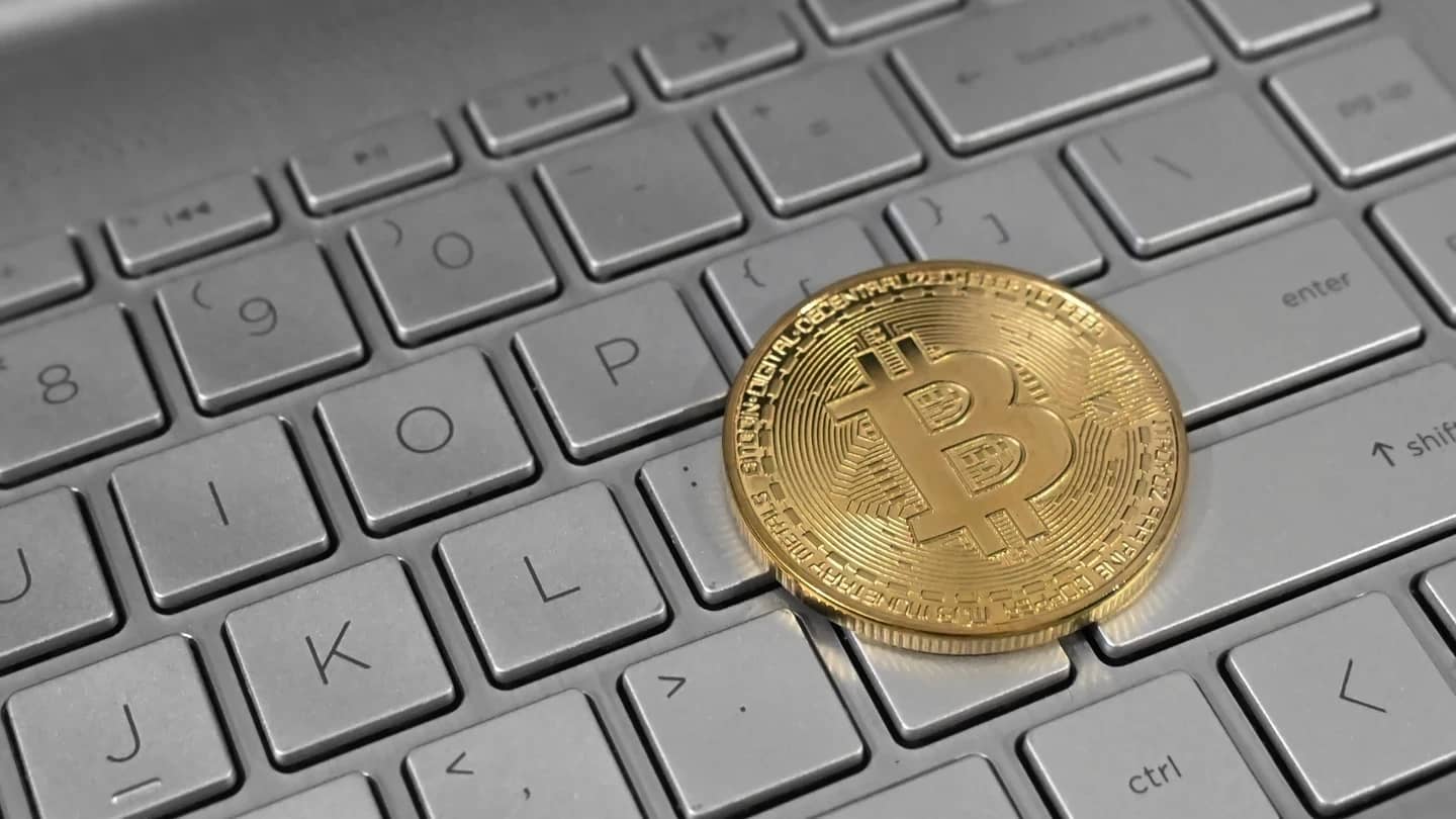 ETFs de bitcoin voltam ao azul em outubro com entrada de US$ 137 milhões na quarta-feira