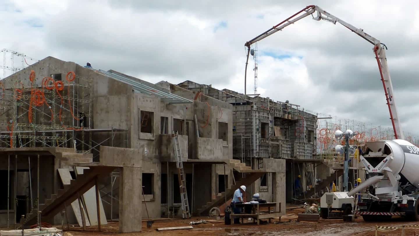 Obra de construção civil no Brasil: o setor foi o destaque de alta na ocupação no trimestre, com mais 210 mil pessoas empregadas