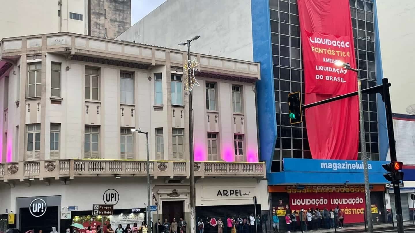 Fachada de loja da rede varejista no centro de São Paulo