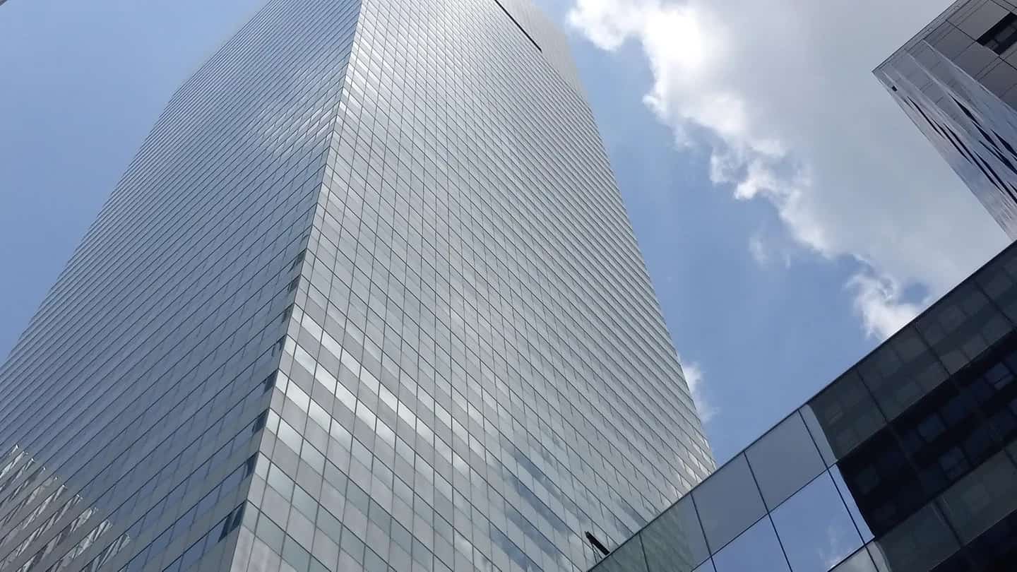 Torre do Citigroup Center, em Nova York, vista em ângulo ascendente